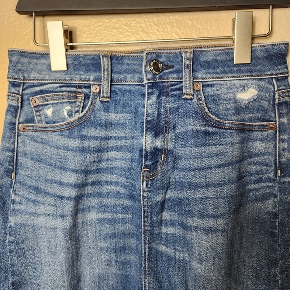 American Eagle Super Stretch X High Rise Frayed Edge Denim Mini Skirt-Size 4 - Picture 2 of 8